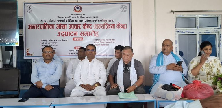 महोत्तरीका गाउँमा भरतपुर आँखा अस्पतालको नि:शुल्क उपचार केन्द्र