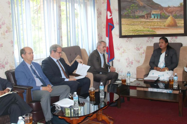 एडीबीसँग कृषिमा नयाँ सहकार्य : प्रशासनिक खर्च घटाउने मन्त्रीको नीति