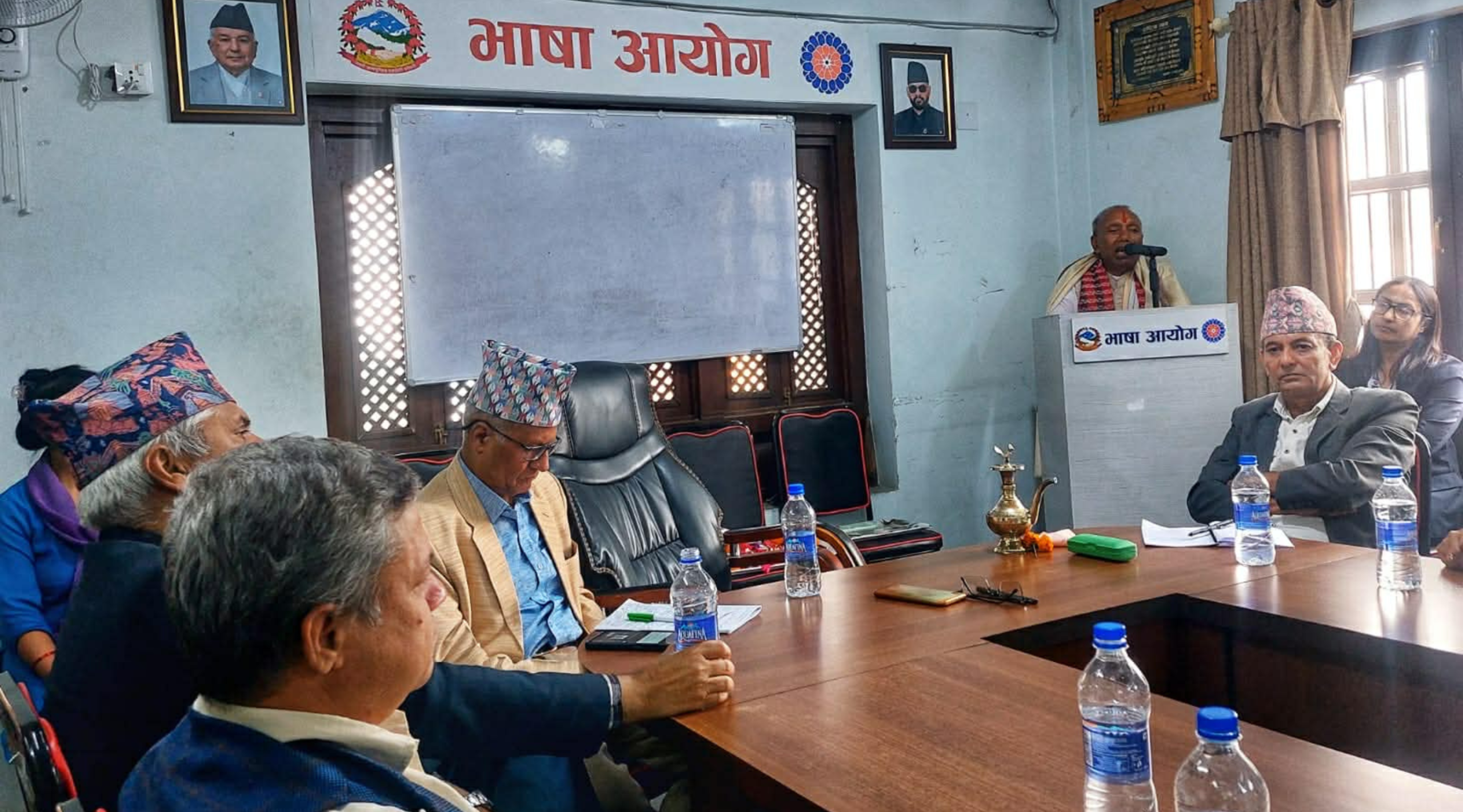 भाषाका सवालमा संविधानका धाराहरू बाझिएकाले संशोधन आवश्यक : भाषा विज्ञ ठाकुर