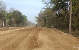 बुटवल-गोरुसिङ्गे सडकका ठेकेदार भन्छन्- स्वदेशमा माटो पाइएन, विदेशबाट अलकत्रा आएन