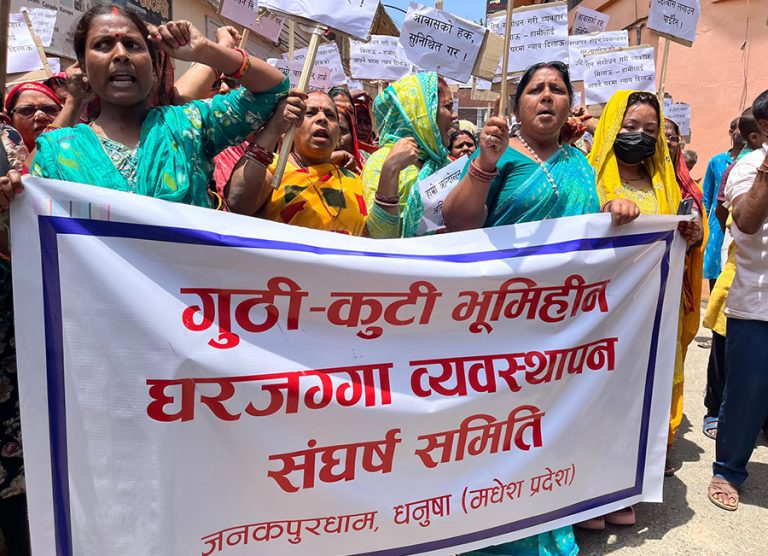 गुठी जग्गामा बसेकाहरूले गरे जनकपुरमा बालेन सरकारविरुद्ध प्रदर्शन