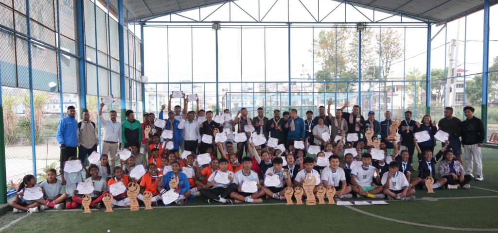 खुला विद्यालयस्तरीय हक्कीमा श्री कालिकालाई दोहोरो उपाधि