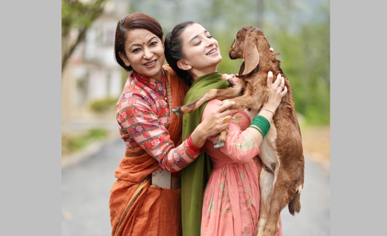 झरना र छोरी सुहाना फिल्म अभिनयमा एकसाथ