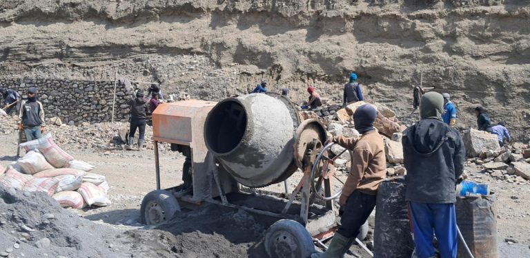 कोरलानाका जोड्ने कागबेनी–छुसाङ सडक स्तरोन्नति गरिँदै