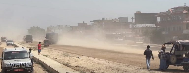 ३ वर्षमा निर्माण सक्नुपर्ने सडक ५ वर्षसम्म अधुरै, धुलोले जनजीवन प्रभावित