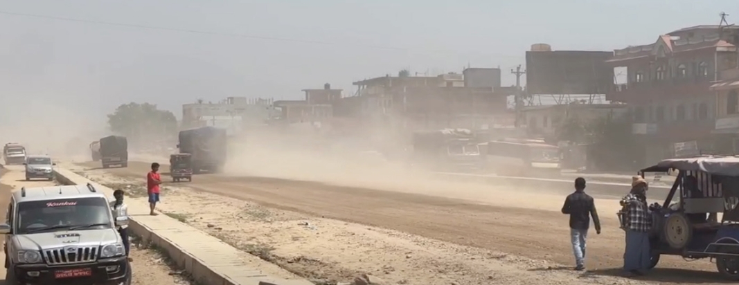 ३ वर्षमा निर्माण सक्नुपर्ने सडक ५ वर्षसम्म अधुरै, धुलोले जनजीवन प्रभावित