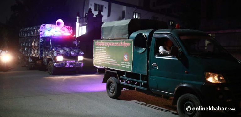 काठमाडौंका सुकुमवासी बस्ती खाली गर्न प्रहरीको माइकिङ