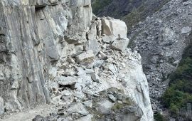 पहिरोले बेनिघाट-आरुघाट-लार्के सडक अवरुद्ध