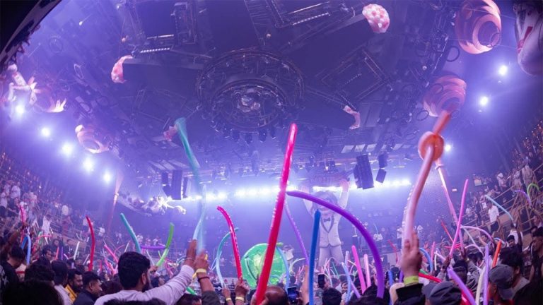 एलओडीमा ‘अमेरिकन बोर्डरलाइन’का कालाकारले देखाए प्लेन र रोबर्ट डान्स