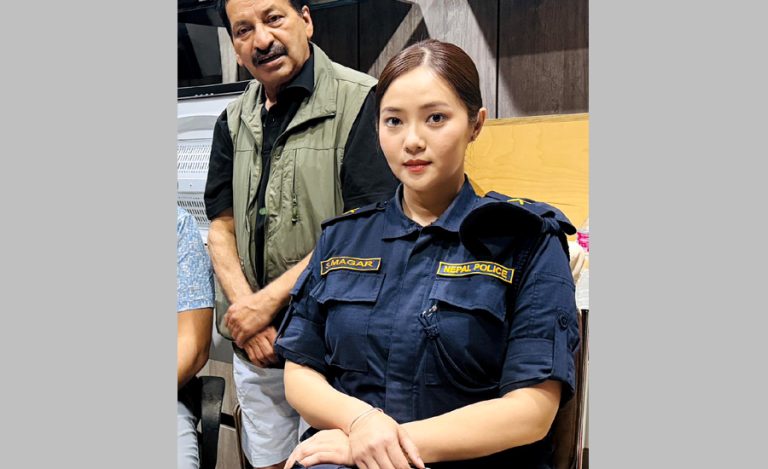 ‘डबल ट्रिपल’ मा प्रहरीको भूमिकामा मिरुना, सेटबाट बाहिरिए तस्वीर