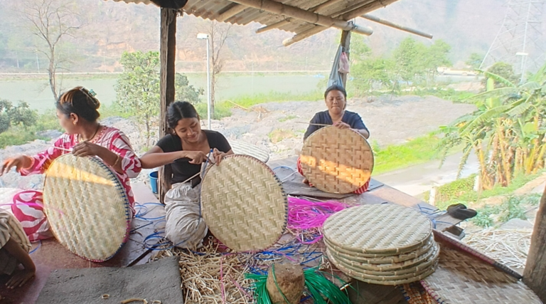 परम्परागत सिप र हस्तकला आम्दानीको मुख्य स्रोत