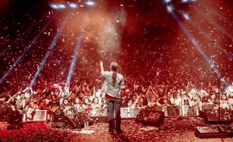 टोरन्टोमा गुञ्जियो ‘गाउँ गाउँबाट उठ’, अमृत गुरुङ भन्छन्- नयाँले यो गीतको मर्म बिर्सनुभएन