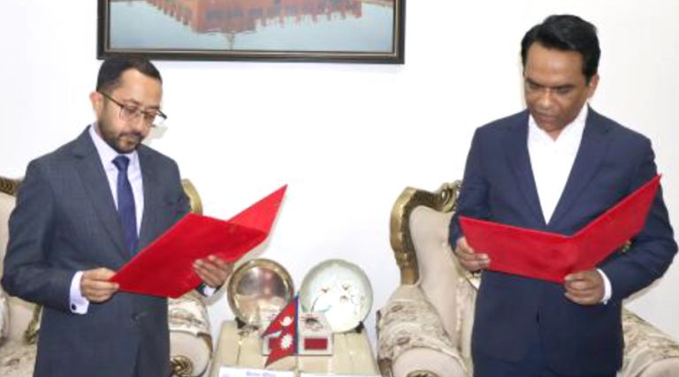 डेपुटी गभर्नर पण्डितले लिए शपथ