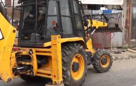 पशुपति क्षेत्रका अनधिकृत संरचनामा महानगरले चलायो डोजर