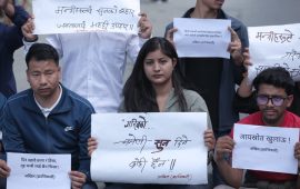 मन्त्रीहरूको सम्पत्तिको वैधानिक आयस्रोत खुलाउन माग राखेर प्रदर्शन