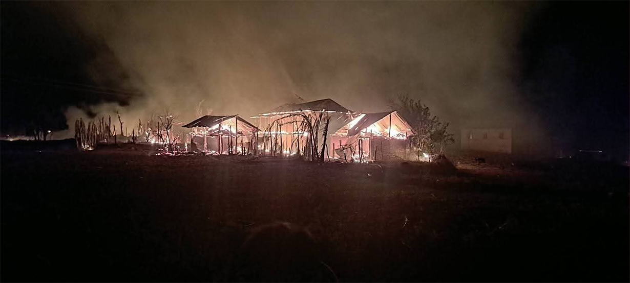 प्युठानको छेडाघाट बस्तीमा लागेको आगो ७ घण्टापछि नियन्त्रणमा, १३ जनाको घरगोठ जले