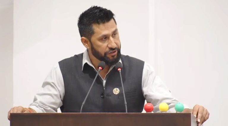 ओली-लेखक पक्राउबारे लामिछानेले भने- न्याय पाउने पहिलो हक शहीदकी आमाको