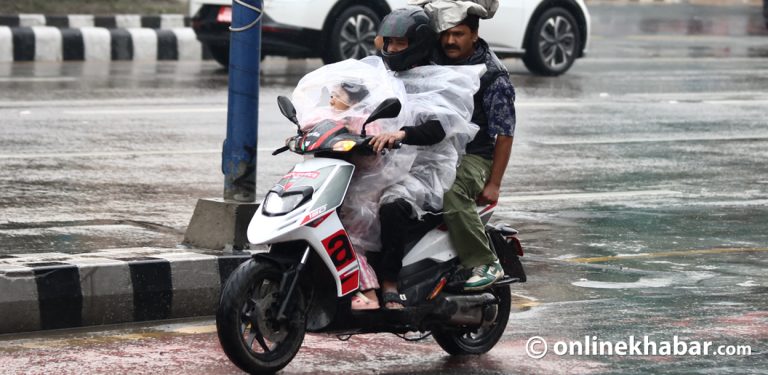 रुझेको काठमाडौं (तस्वीरहरू)