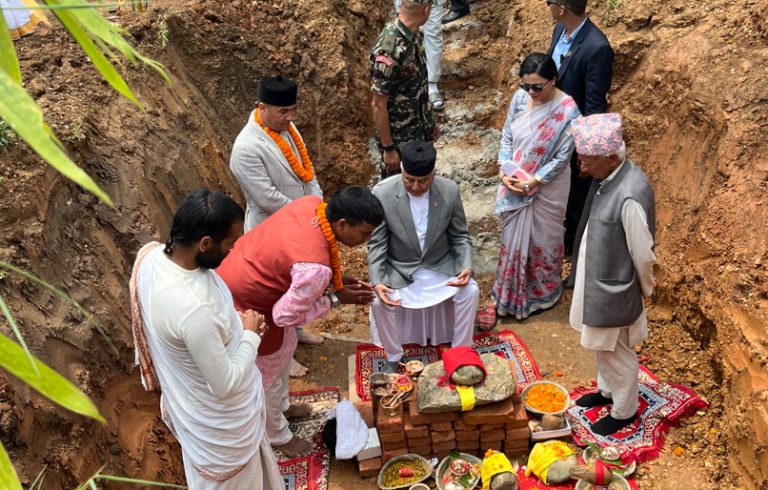 राष्ट्रपतिबाट भानु साहित्य उद्यानको शिलान्यास   