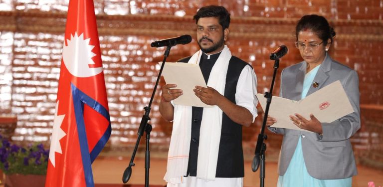 नवनियुक्त दुई मन्त्रीले लिए शपथ