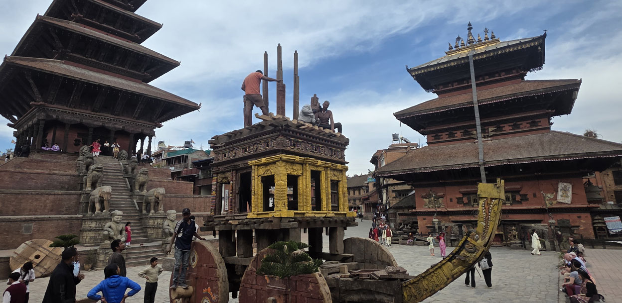 भक्तपुरमा लिच्छविकालीन बिस्केट जात्राको तारतम्य मिलाइँदै