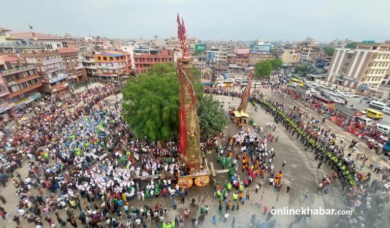 रातो मत्स्येन्द्रनाथको रथ तानेर लगनखेल पुर्‍याइयो (तस्वीरहरू)