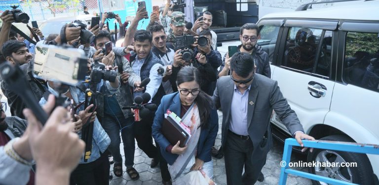 रास्वपा केन्द्रीय समिति बैठकका लागि घण्टी घरमा नेताहरू (तस्वीरहरू)