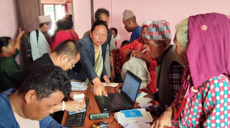 घरदैलोमै सामाजिक सुरक्षा भत्ता : बैंक धाउनुपर्ने बाध्यता हट्यो