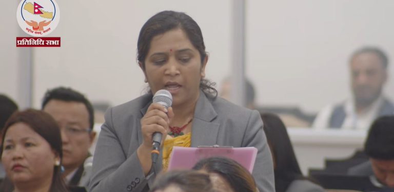 संसद्को खाली कुर्सी देखाउँदै समीक्षाले भनिन्– लोकतन्त्रमा फेरि प्रहार हुने कि ?