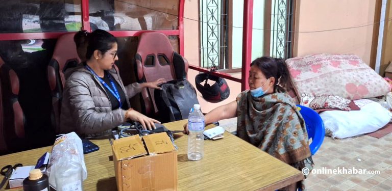 ‘सडकमा सामान भिज्यो, फेर्ने लुगा र औषधि पनि छैन’