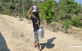 खानेपानीका लागि दुई घण्टा धाउँछन् चुरे क्षेत्रका बासिन्दा