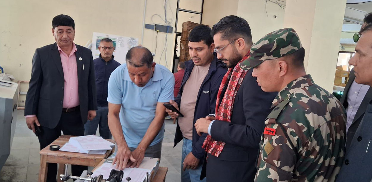 गेटा अस्पताल र पाठ्यपुस्तक छपाइबारे शिक्षामन्त्रीको चासो