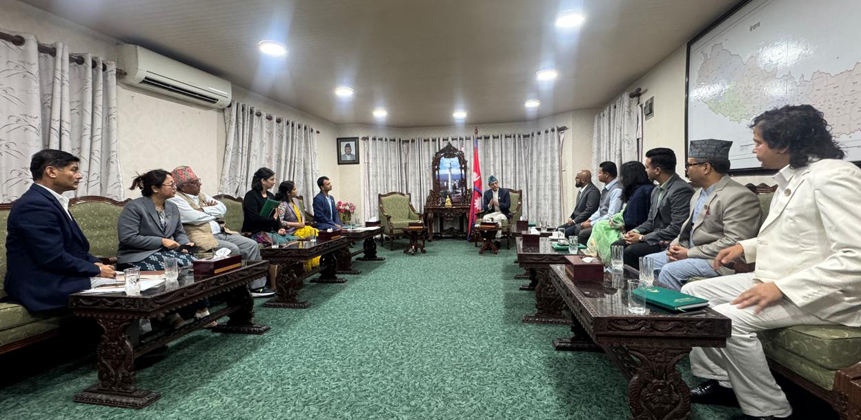 १२ वटै संसदीय समितिका सभापतिहरूले भेटे सभामुख