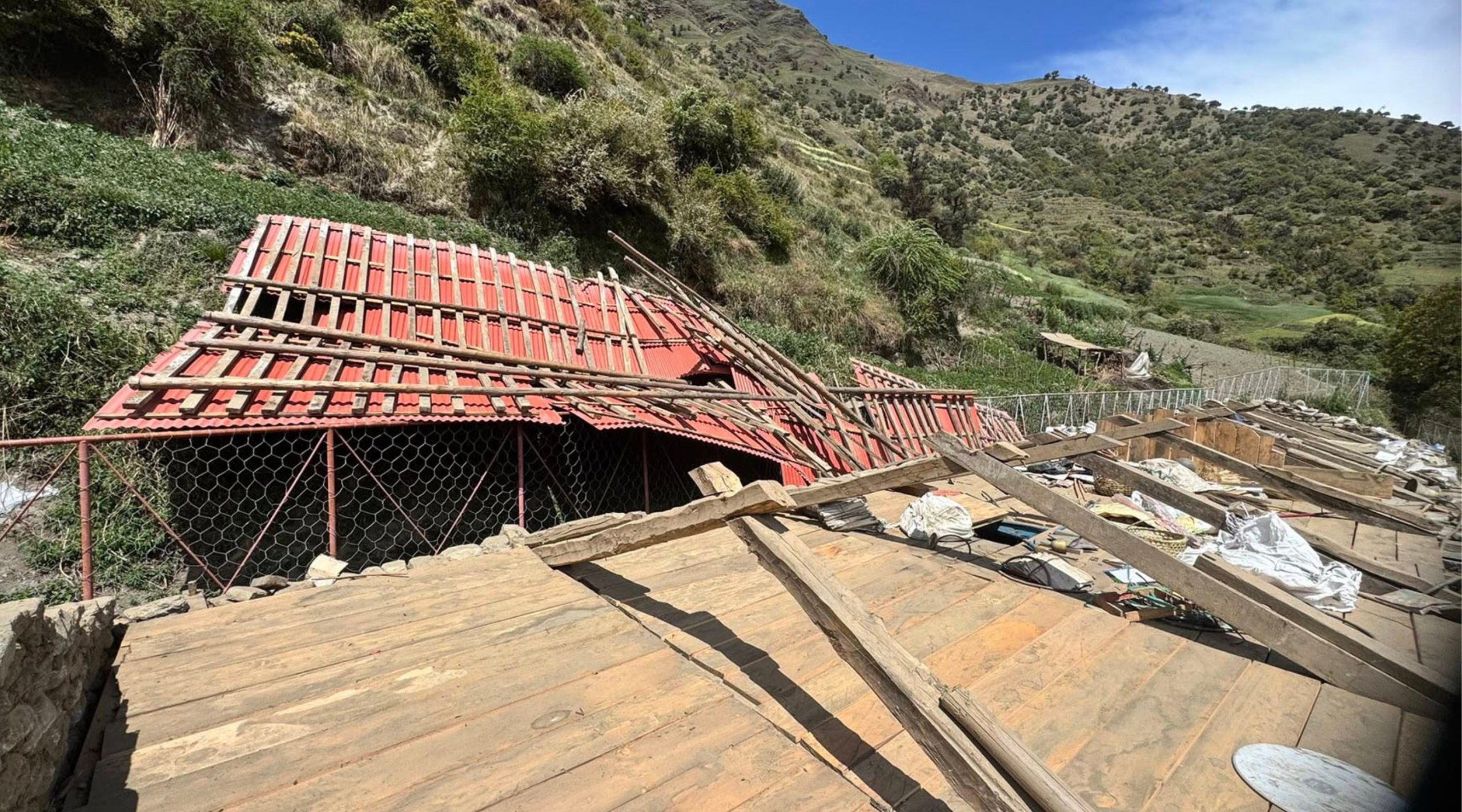 हावाहुरीले विद्यालयको छानो उडायो, पठनपाठन प्रभावित   