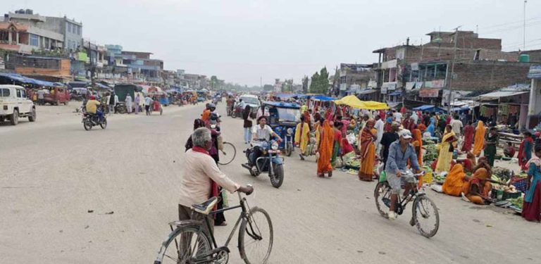 हाटबजार व्यवस्थित बनाउने नगरपालिकाको तयारीपछि लहानका व्यवसायी आन्दोलित