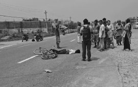 सिरहामा कारको ठक्करबाट साइकल यात्री घाइते