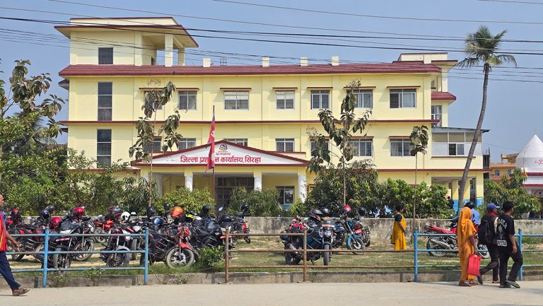 एसईईमा लापरबाही : सिरहामा २ केन्द्राध्यक्ष र ४ जना निरीक्षक निष्कासित