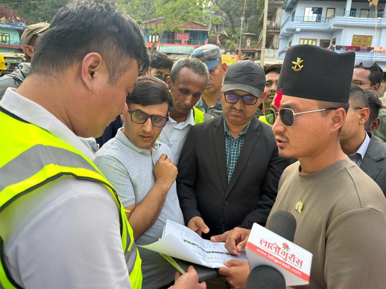 नारायणगढ-बुटवल सडकखण्डको स्तरोन्नति गर्ने कम्पनीप्रति गृहमन्त्री सुधन असन्तुष्ट