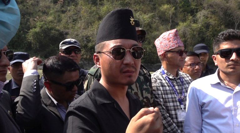 नागढुंगा–मुग्लिङ सडक अनुगमनपछि गृहमन्त्री : ढिलासुस्ती भए कालोसूचीमा राखिन्छ