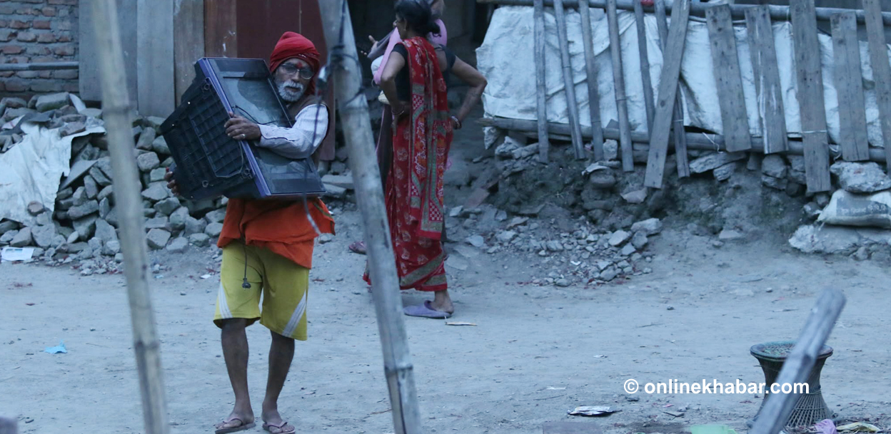 धमाधम बस्ती खाली गराउँदैछन् सुकुमवासी (तस्वीरहरू)