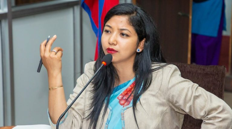 काठमाडौंमा ‘कार पुलिङ’ कार्यक्रम : कर्मचारीले आफ्नो क्षेत्रका साथीलाई अफिस ल्याउने, लाने !