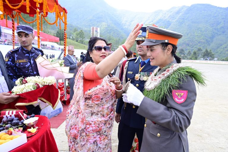 बाबु एआईजी, छोरी इन्स्पेक्टर