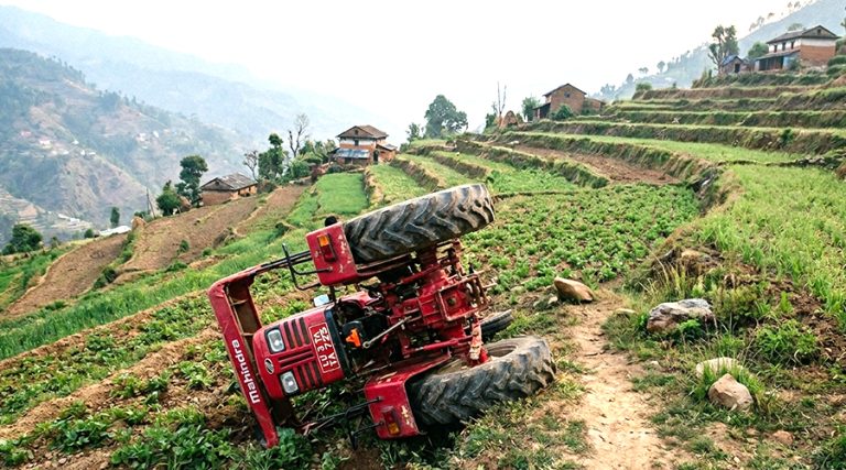 आफैले चलाएको ट्याक्टरले च्यापिएर चालकको मृत्यु