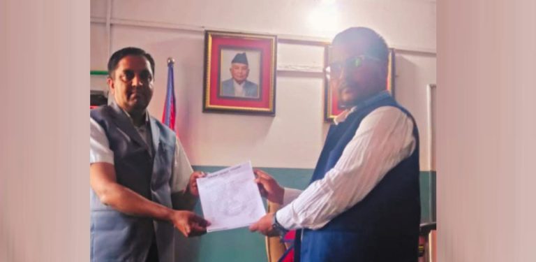 धनुषाधामका मेयरले कुटपिट गरेको भन्दै सहलेखापालले दिए उजुरी