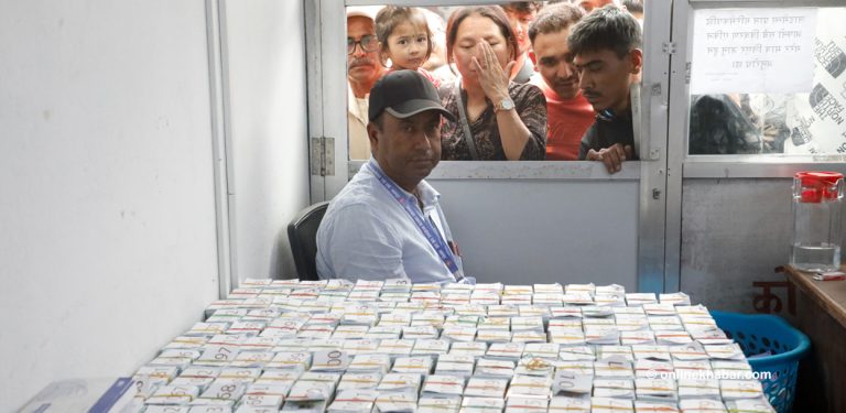 धमाधम सुरु भयो लाइसेन्स वितरण