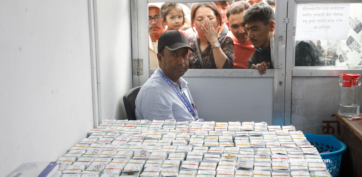 धमाधम सुरु भयो लाइसेन्स वितरण