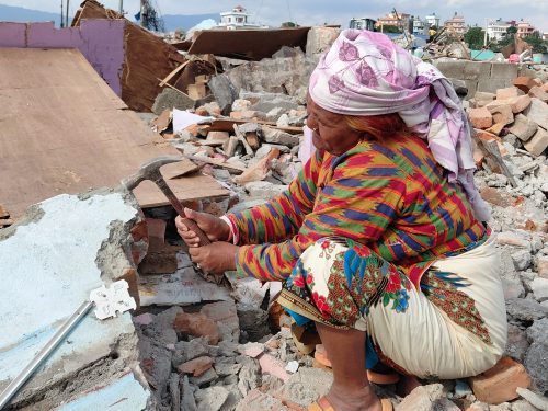 कतारमा छोरीको तीन महिनादेखि तलब छैन, यता घर ढल्यो