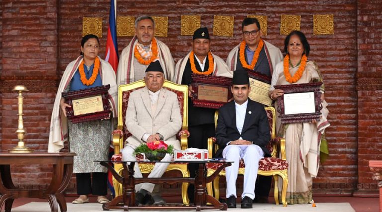 पाँच पत्रकारलाई राष्ट्रिय पत्रकारिता पुरस्कार