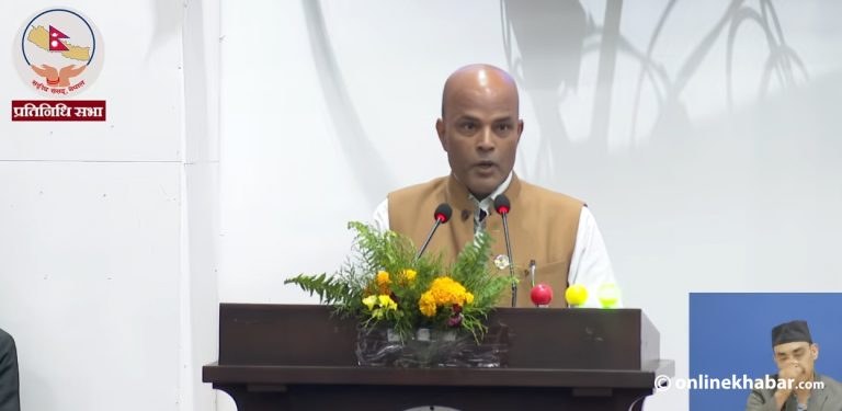 अर्थमन्त्री संसद्‌मा नआएको प्रति अमरेशको आक्रोश– नयाँको नाममा सबै भत्काउने होइन