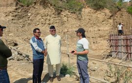 आङदेम्बेद्वारा तमोर कोरिडोरका निर्माणाधीन पुल निरीक्षण, निर्माण कम्पनीप्रति असन्तुष्टि